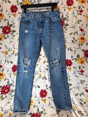 LEVI’S 501 S SLIM STRAIGHT DISTRESSED-BUTTON FLY- WOMENS JEANS W28 L30